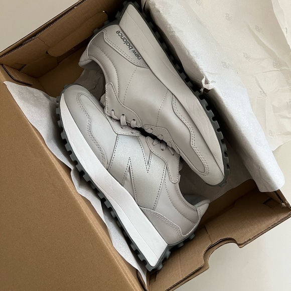 NEW new balance 327 sneakers size 5.5 - Picture 4 of 4